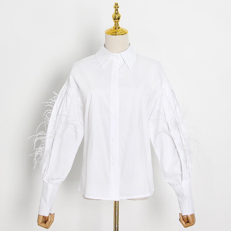 TWOTWINSTYLE, blusa informal de plumas de retazos para mujer, camisa blanca lisa con manga acampanada y solapa, ropa nueva de moda para mujer 2021