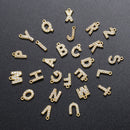 ZHUKOU 8x8.5mm Messing Zirkonia Kristall 26 Buchstabe Charms Anhänger für Frauen Ohrring Schmuck Accessoires Großhandel VD545