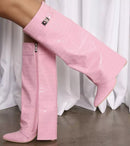 Ins Hot Spring Winter Gran calidad Estampado de cocodrilo Zapatos superiores Botín Hasta la rodilla Punta puntiaguda Over-lay Side Zip Mujer Botas 43