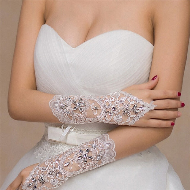 1 Pair 2 Styles White/Red/Beige Bridal Gloves Elegant Short Paragraph Rhinestone White Lace Glove Beautiful Wedding Accessories