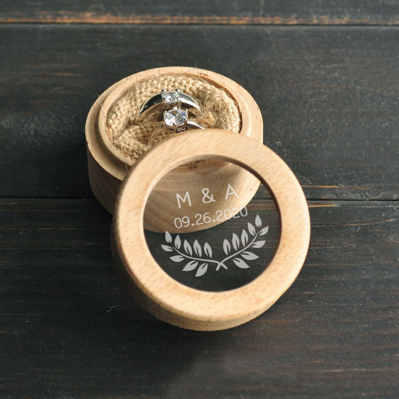 Caja portadora de anillo personalizada, caja de anillo de boda personalizada, caja de soporte de anillo de madera, iniciales y fecha personalizadas de boda rústica