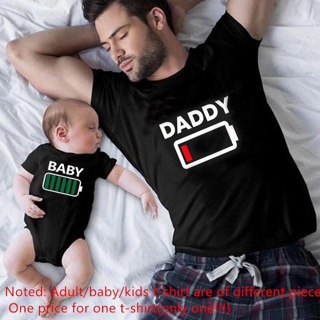 Lustiger Papa und Baby 2021 Print Family Matching Clithing Balck Cotton Passende Family Look Outfits für Dad Son Daughter T-Shirt