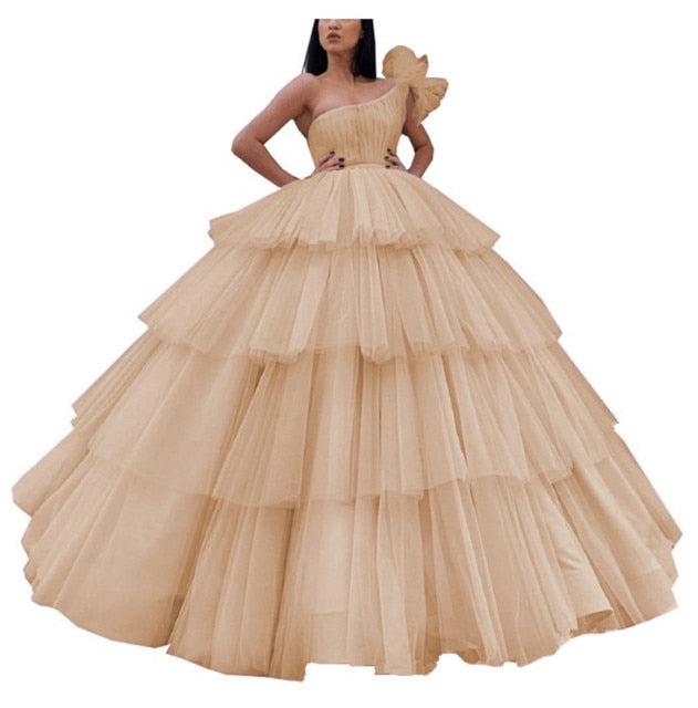 Sevintage Rosa One-Shoulder-Quinceanera-Kleid Dubai-Ballkleid-gestufte Falten Lange formale Abschlussball-Kleider Saudi-Arabische Bonbon-16-Kleider