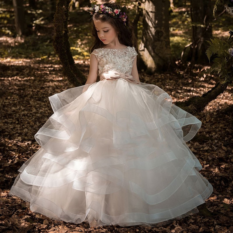 Nuevo vestido de niña de las flores Elegante Champagne Apliques de encaje Sin mangas Cascada Niños Vestidos de desfile para bodas Primera comunión Dres