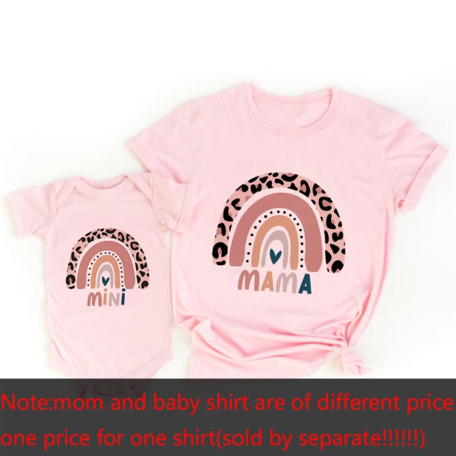 1 stücke Regenbogen Mama und Ich Shirt Mode Familie Passende Kleidung Regenbogen Mama und Mini T Shirt Niedliche Familienlook Outfits