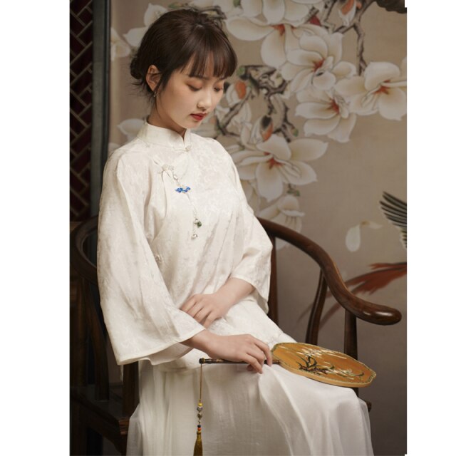 2021 Chinesische Baumwolle und Leinen Stehkragen Tee Kunst Top Vintage anmutige Frauen mehrfarbige manuelle verbesserte Cheongsam Tops