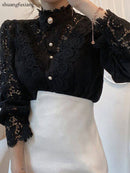 Frauen Sexy Spitze Patchwork aushöhlen Hemdbluse Langarm Oansatz Mesh Design Tops 2022 Frühlings-weiße Vintage-Knopfhemden