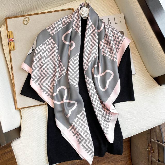 2022 Fashion Plaid Scarves Women&